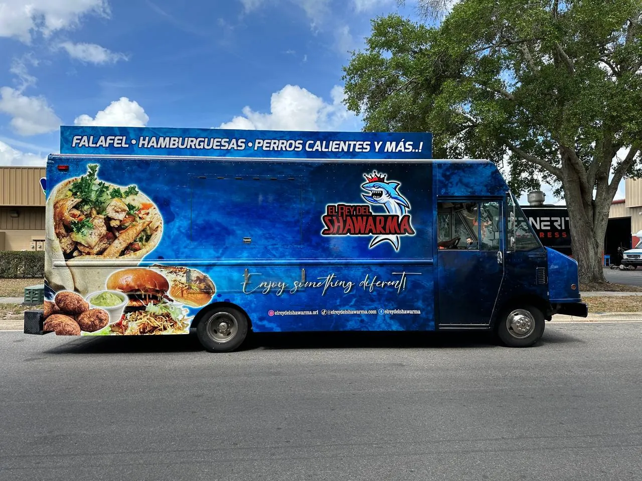 Blue El Rey del Shawarma food truck wrap with food photography and logo