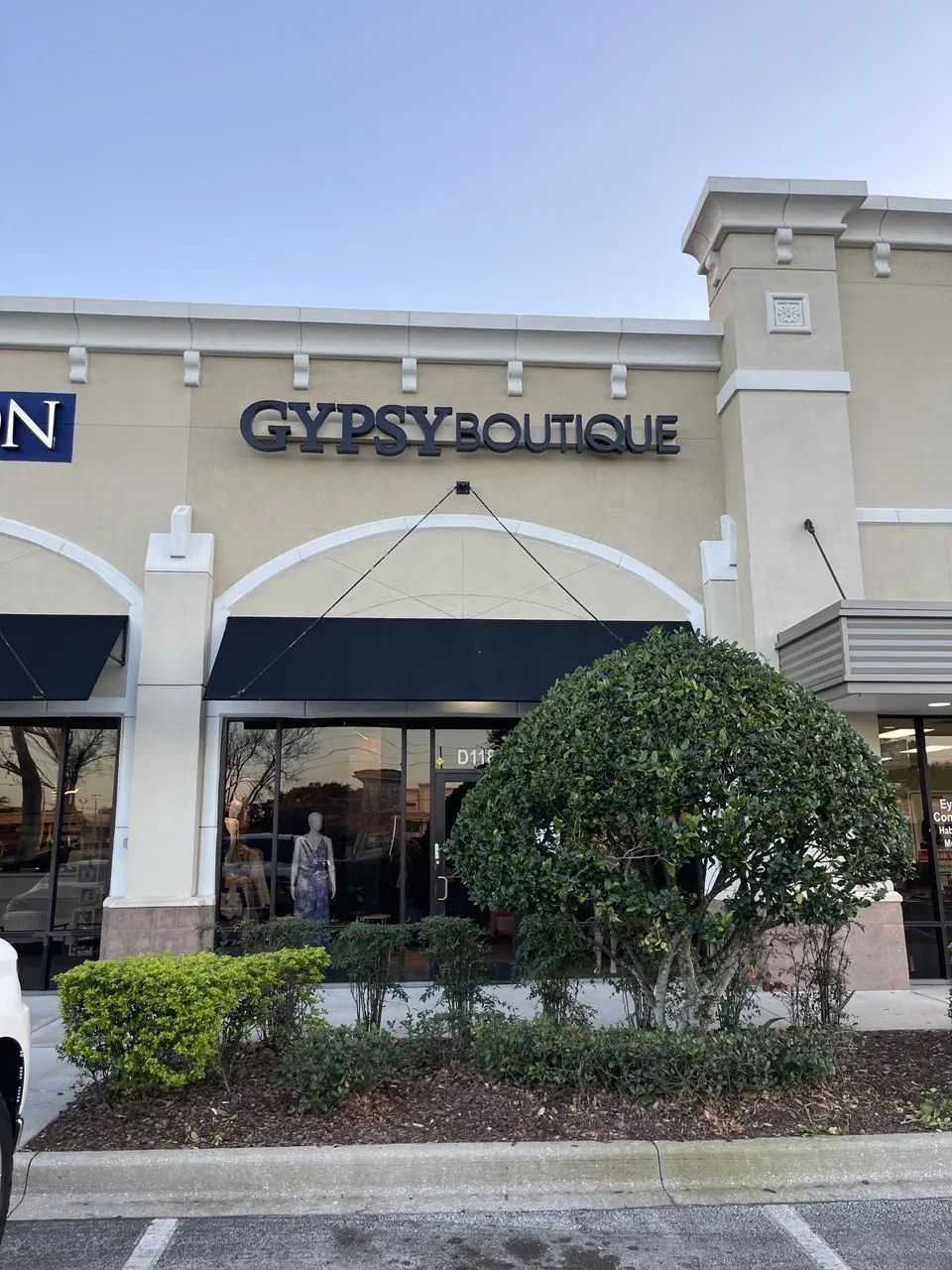 Gypsy Boutique dimensional letters on a storefront by day