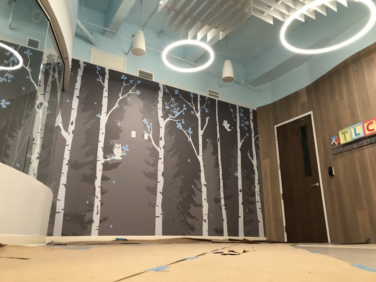Second angle of the birch-tree wall wrap in a modern interior